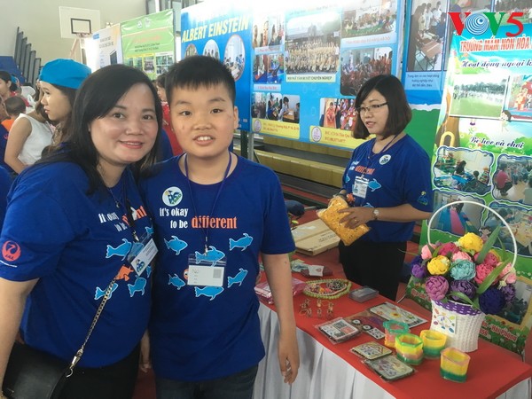 Huynh Thi Hoa Hong, a caring teacher of autistic children - ảnh 2